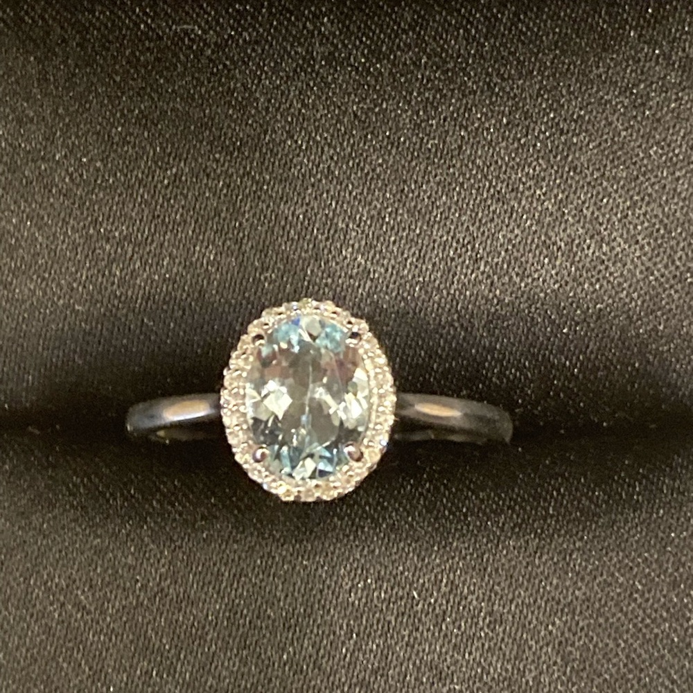 Aquamarine and diamond 10K white gold ring